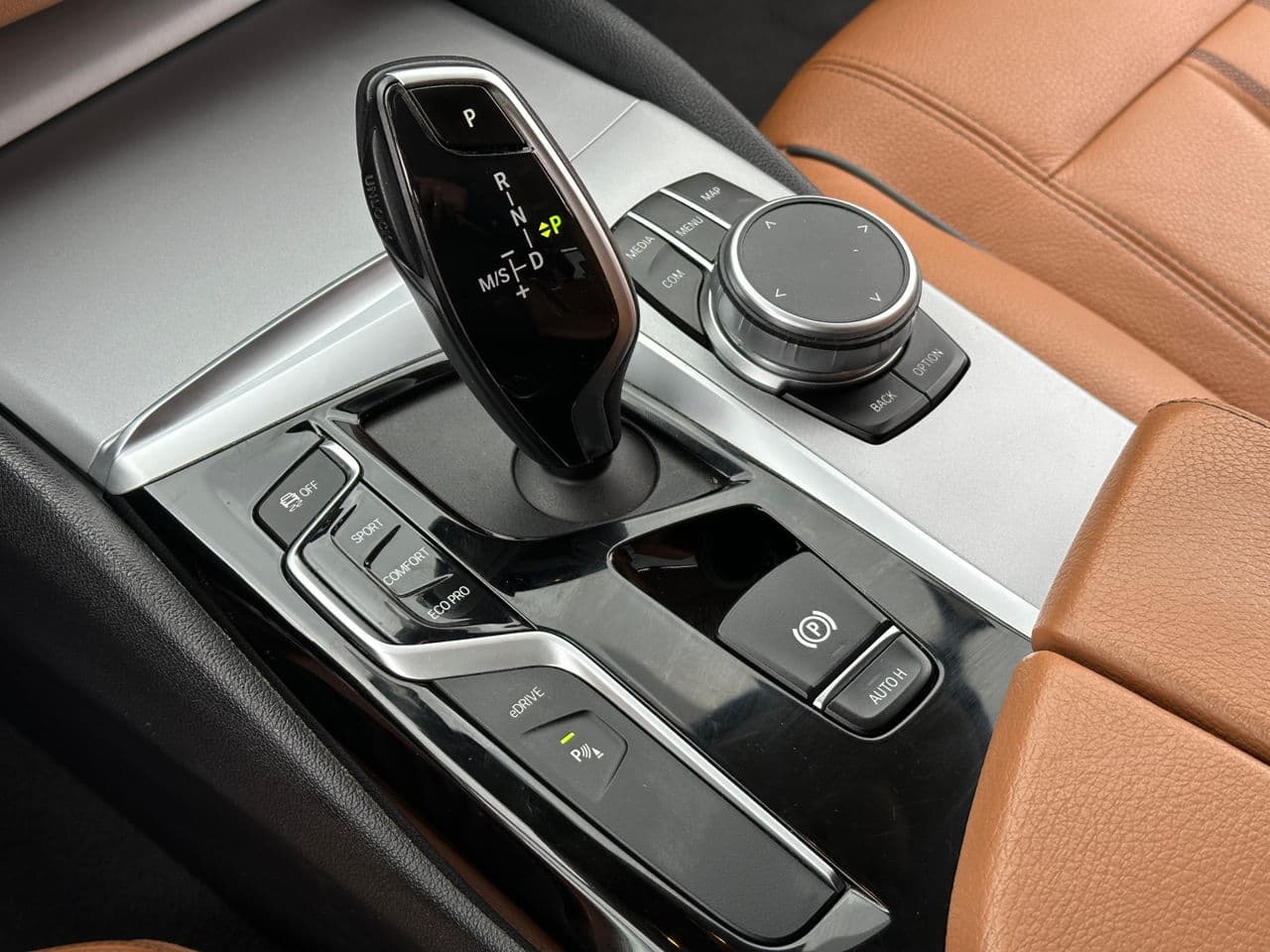 2019 BMW 530e — Miniatură 11