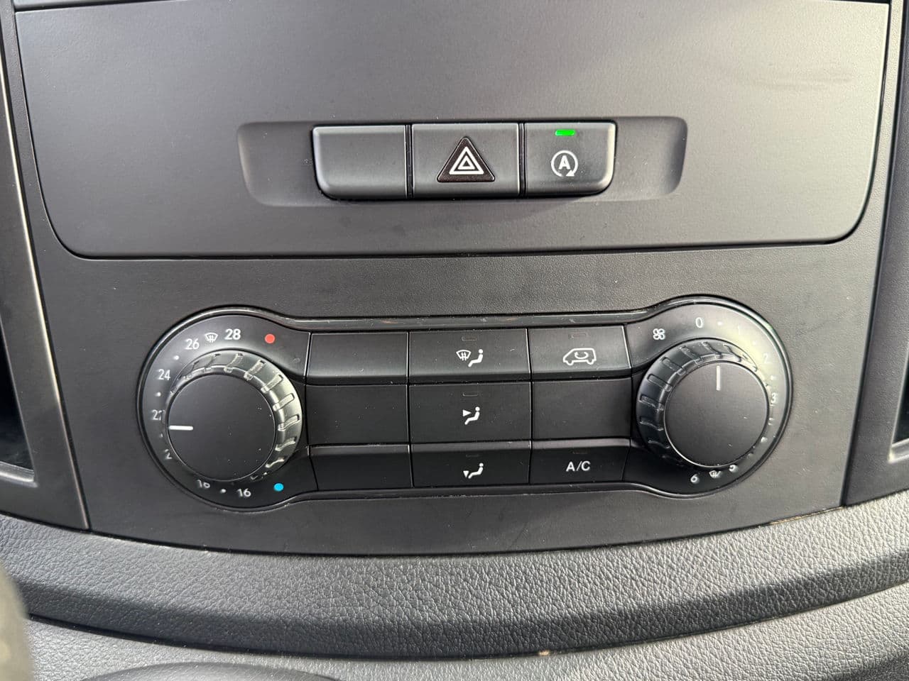 2021 Mercedes Vito — Miniatură 11