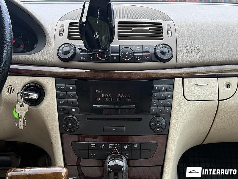 2005 Mercedes E 220 — Miniatură 10