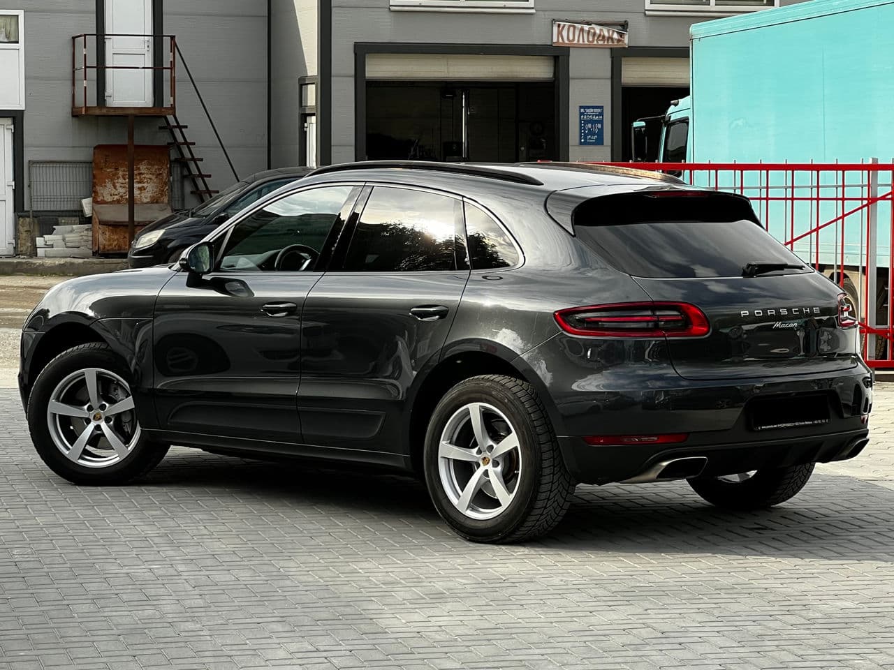 2017 Porsche Macan — Miniatură 2