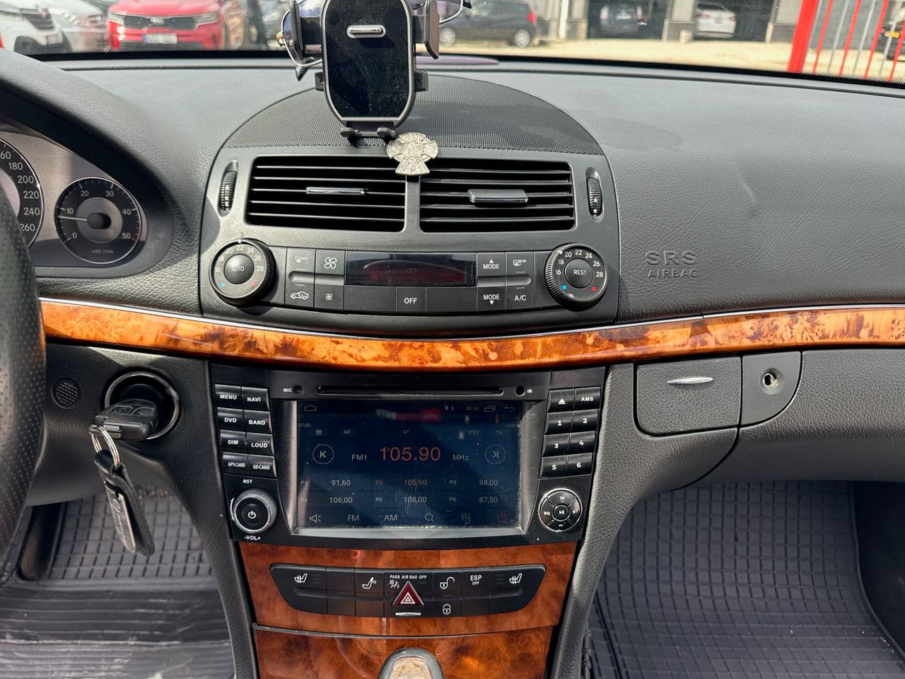 2005 Mercedes E 220 — Miniatură 10