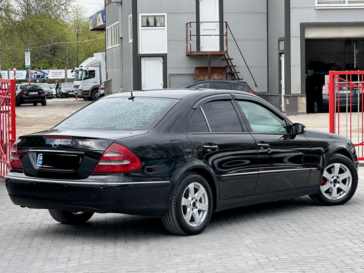 2005 Mercedes E 220 — Miniatură 4