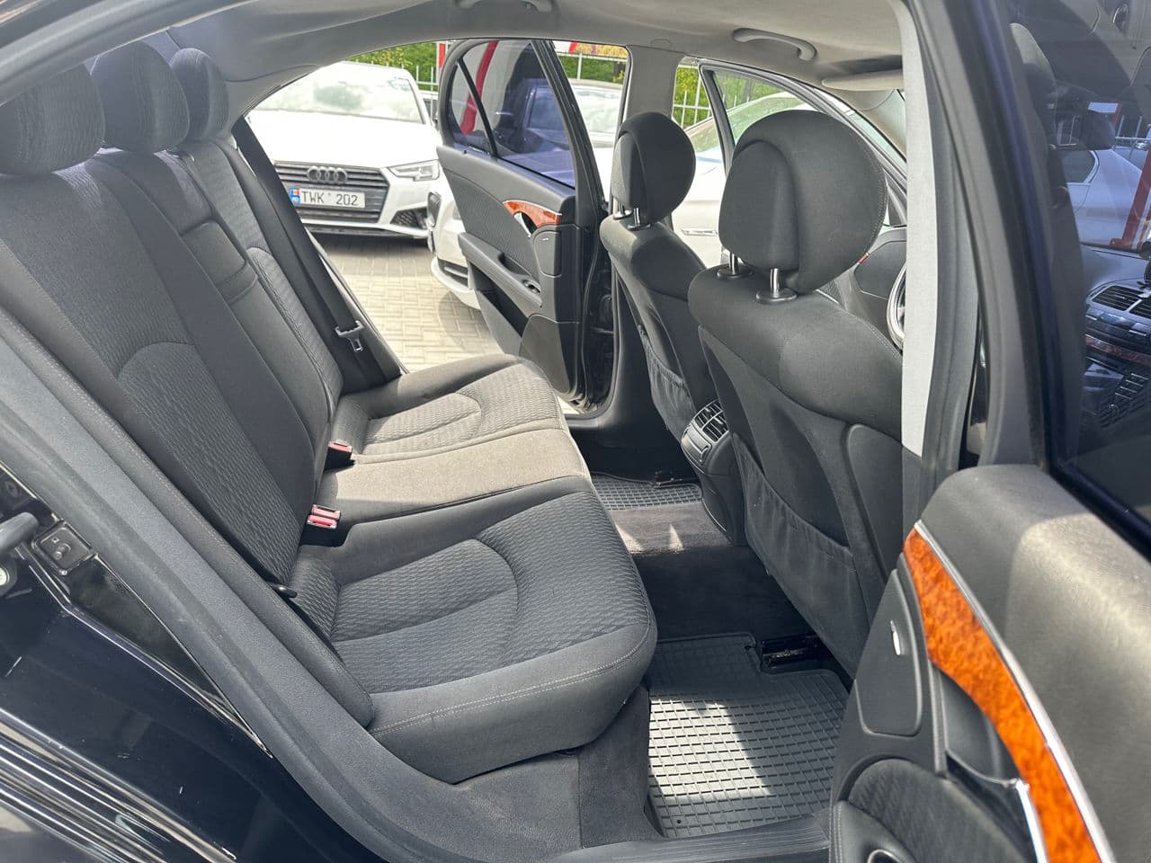 2005 Mercedes E 220 — Miniatură 17
