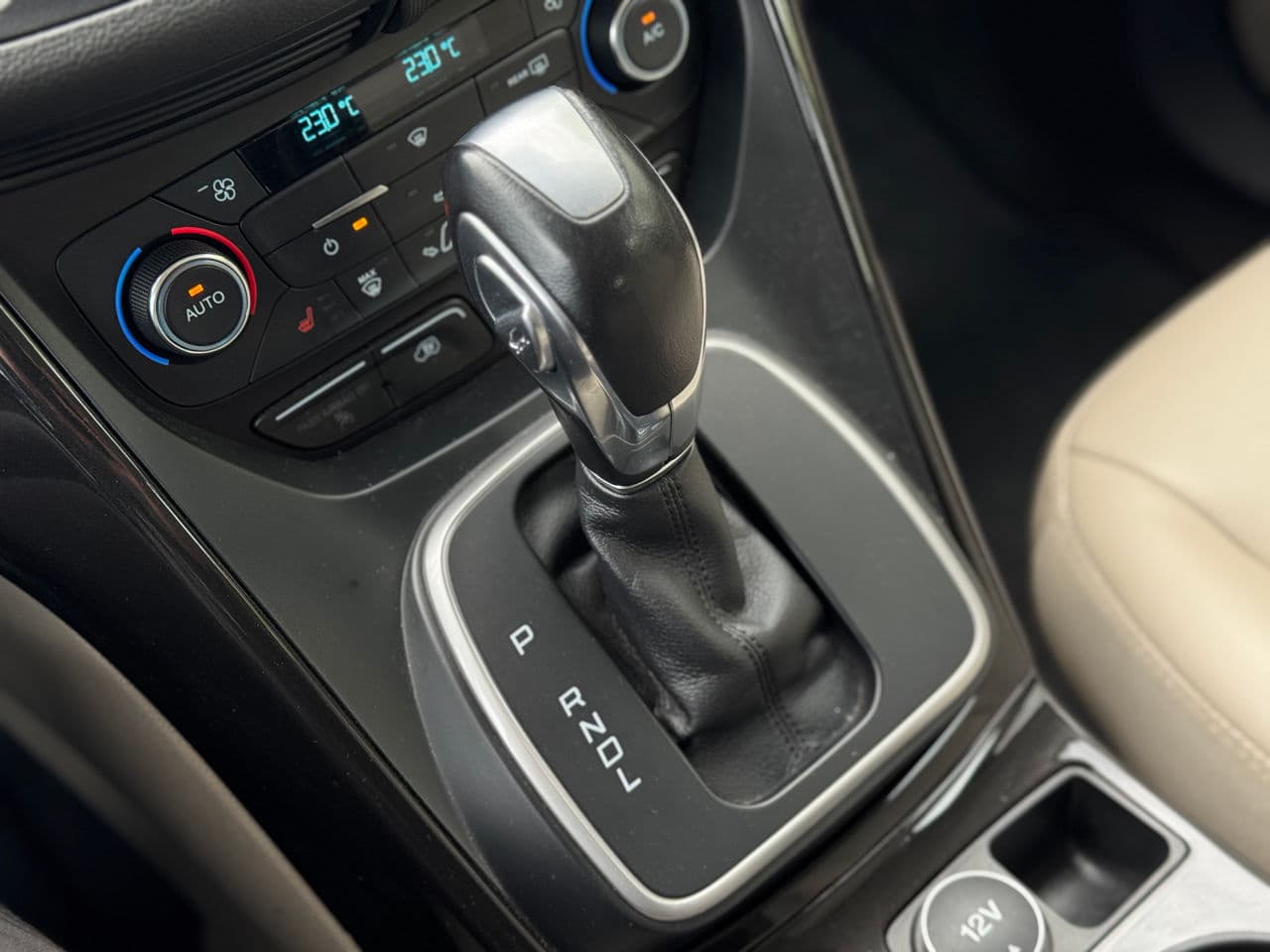 2016 Ford C-MAX — Miniatură 14