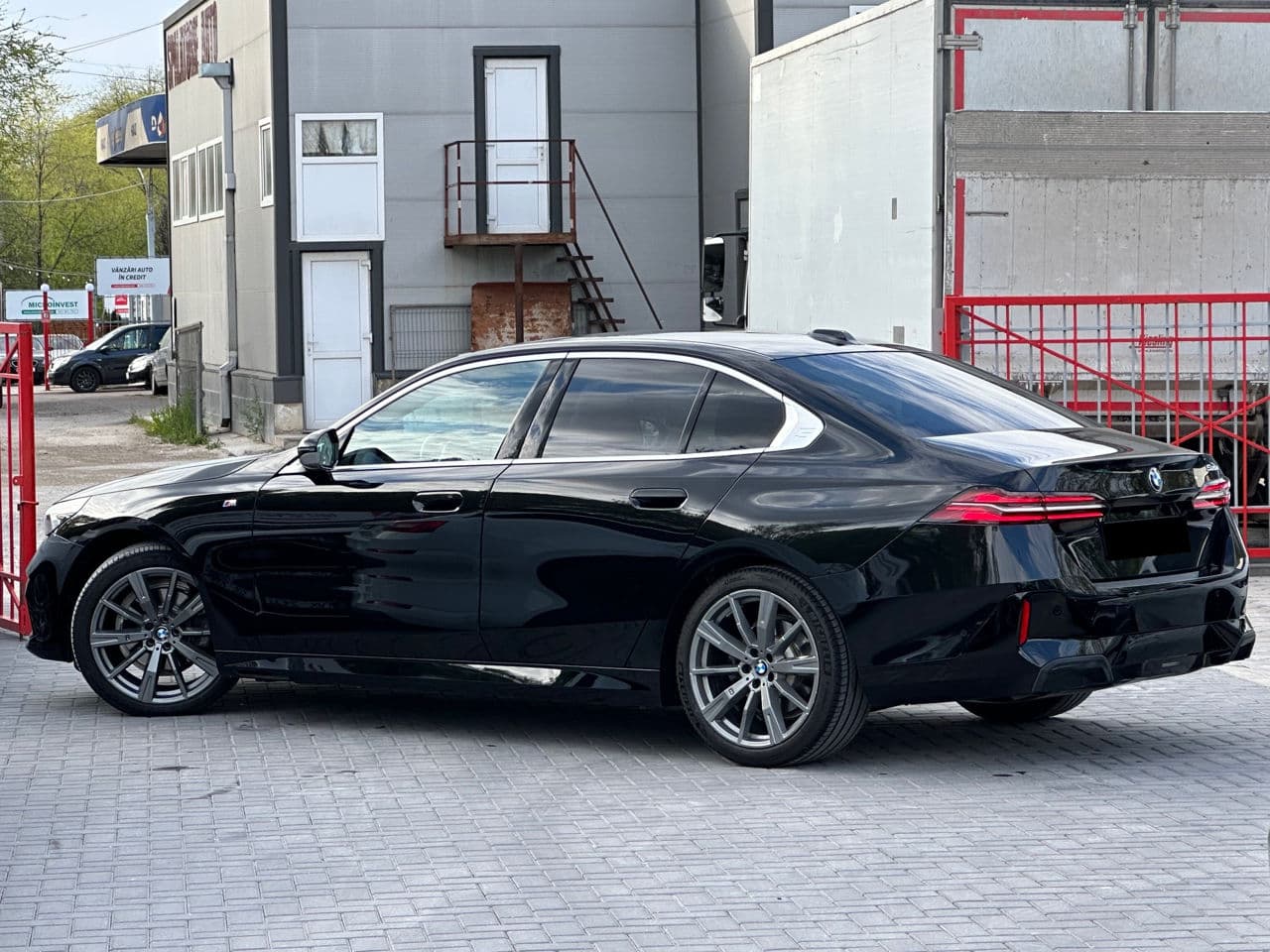 2023 BMW 520 — Miniatură 2