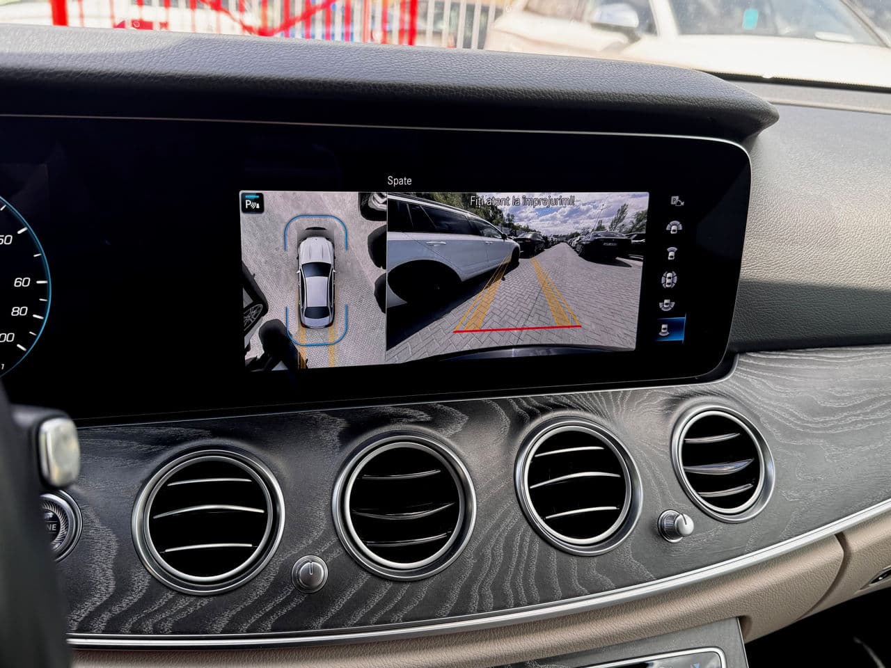 2021 Mercedes E 300e — Miniatură 22