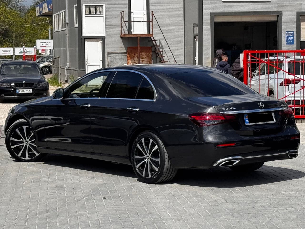 2021 Mercedes E 300e — Miniatură 3