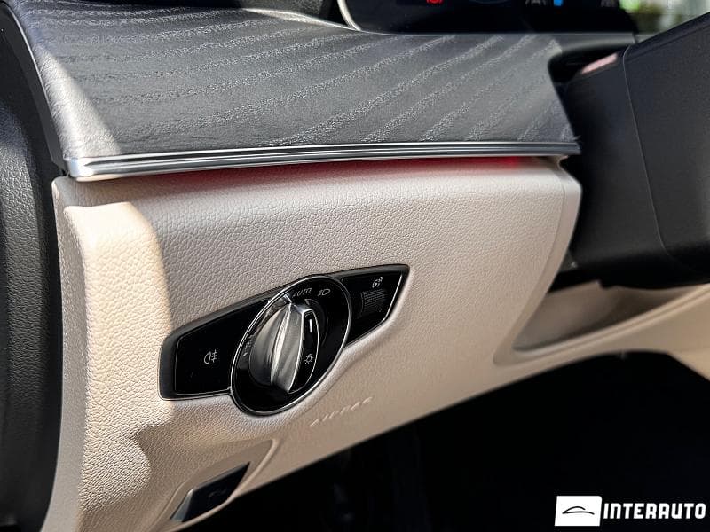 2021 Mercedes E 300e — Miniatură 14