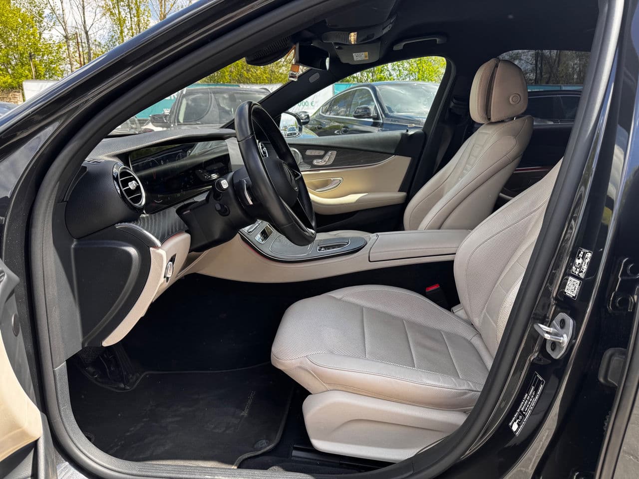 2021 Mercedes E 300e — Miniatură 5