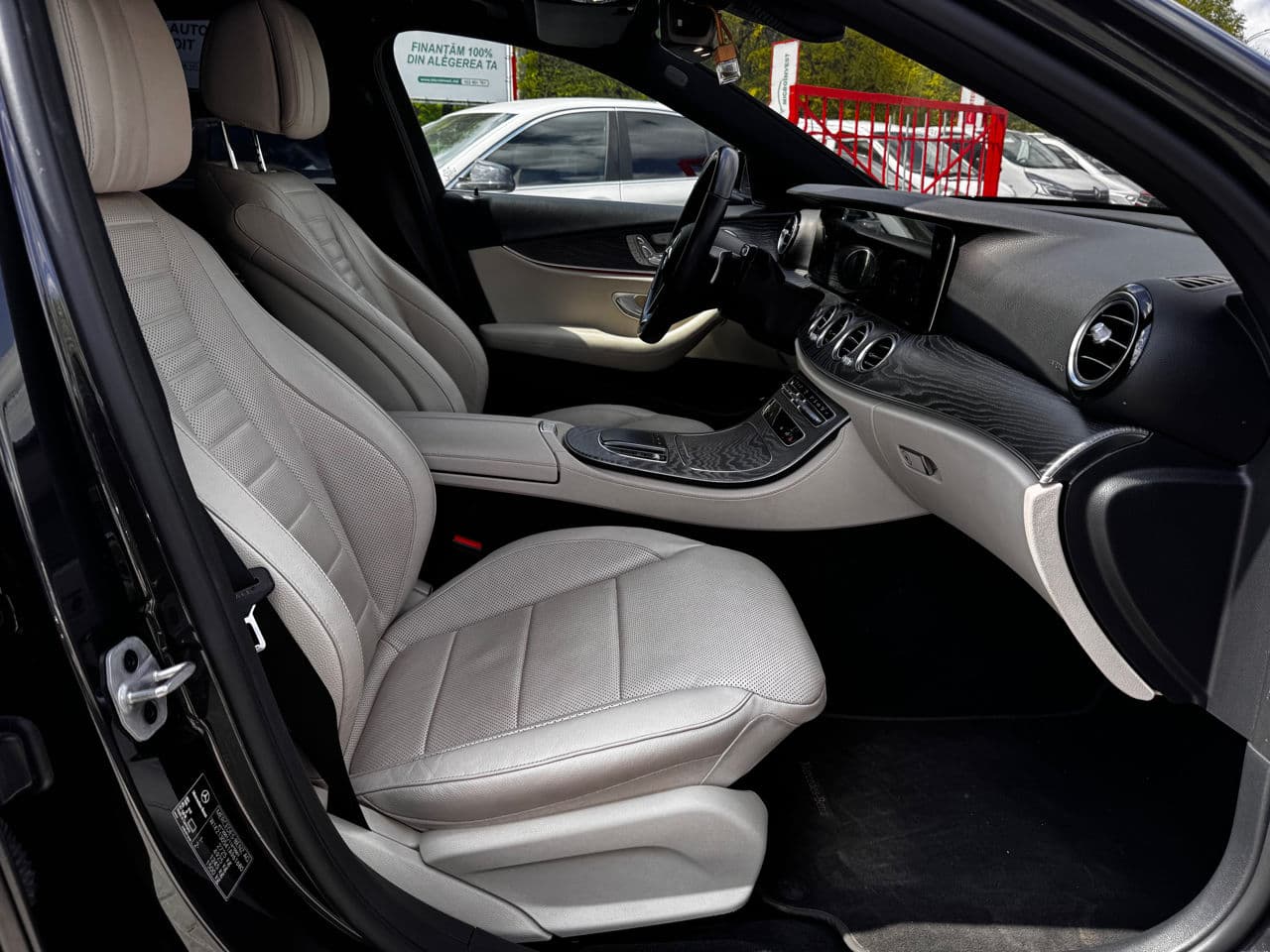 2021 Mercedes E 300e — Miniatură 6