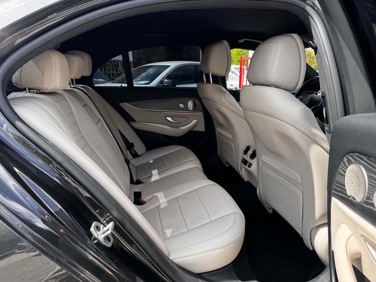 2021 Mercedes E 300e — Miniatură 12