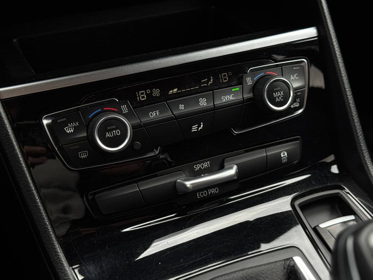 2015 BMW 216d — Miniatură 12