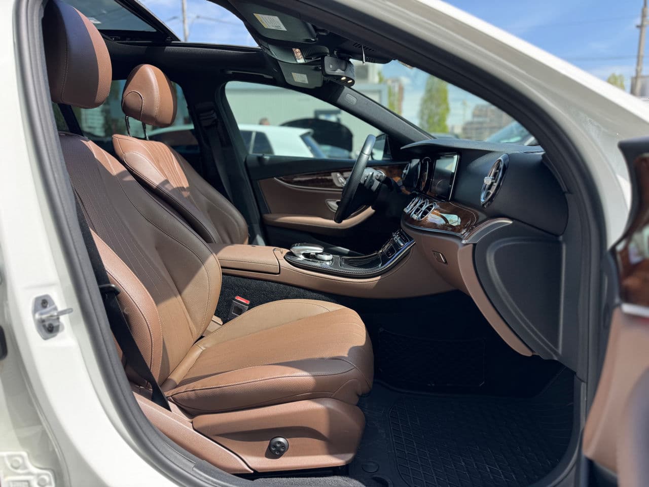 Mercedes E 300 2018 — Миниатюра 16