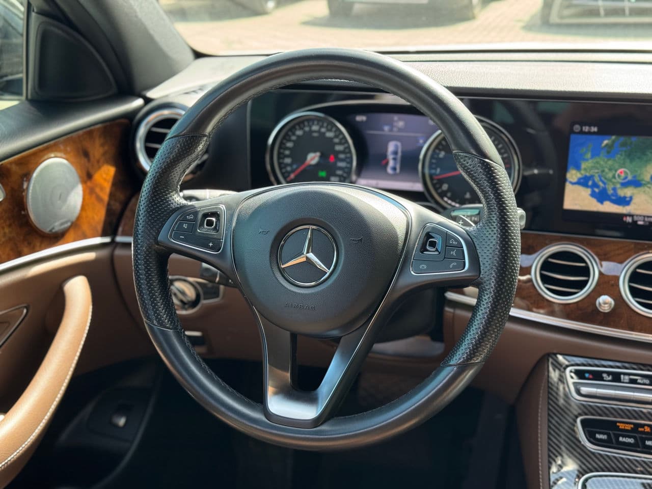 Mercedes E 300 2018 — Миниатюра 10