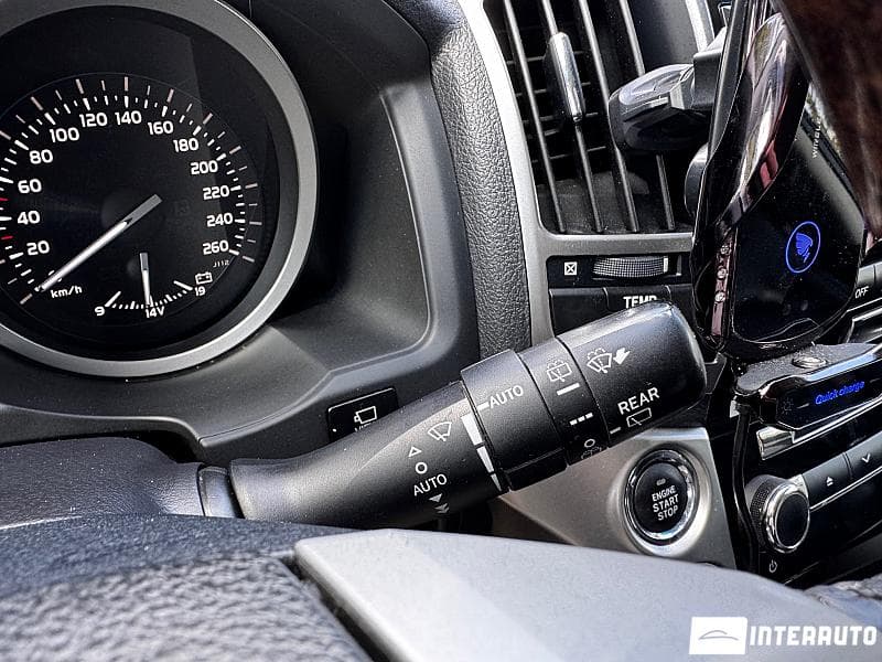 2013 Toyota Land Cruiser — Miniatură 10