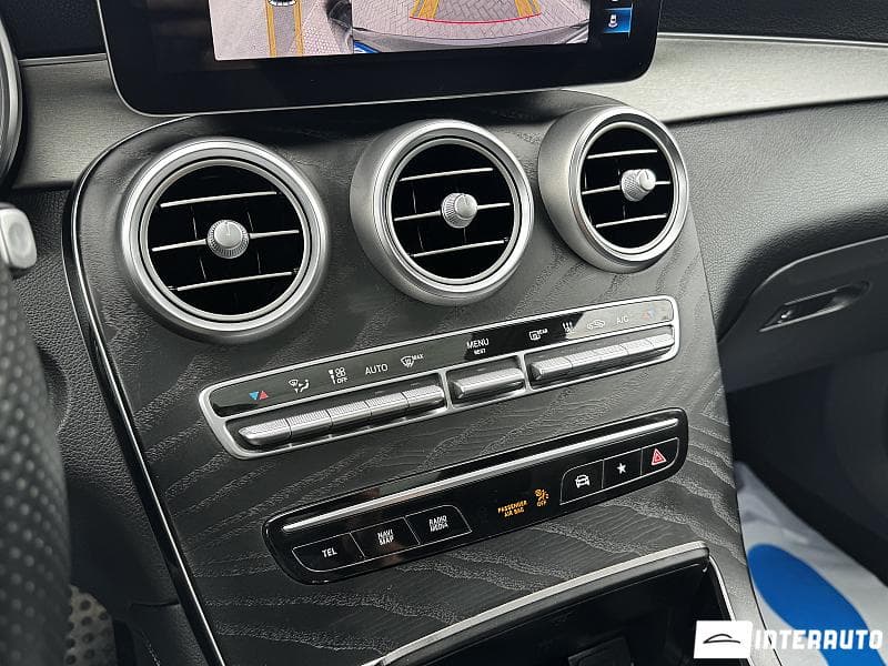 2020 Mercedes GLC 300e — Miniatură 13