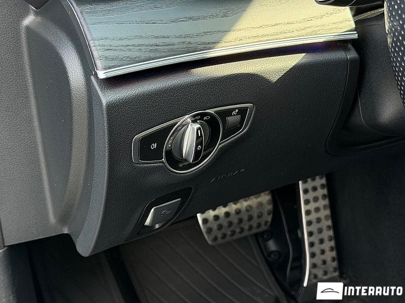 2022 Mercedes E 300e — Miniatură 9
