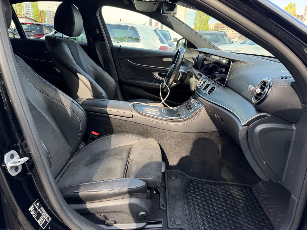 2022 Mercedes E 300e — Miniatură 17