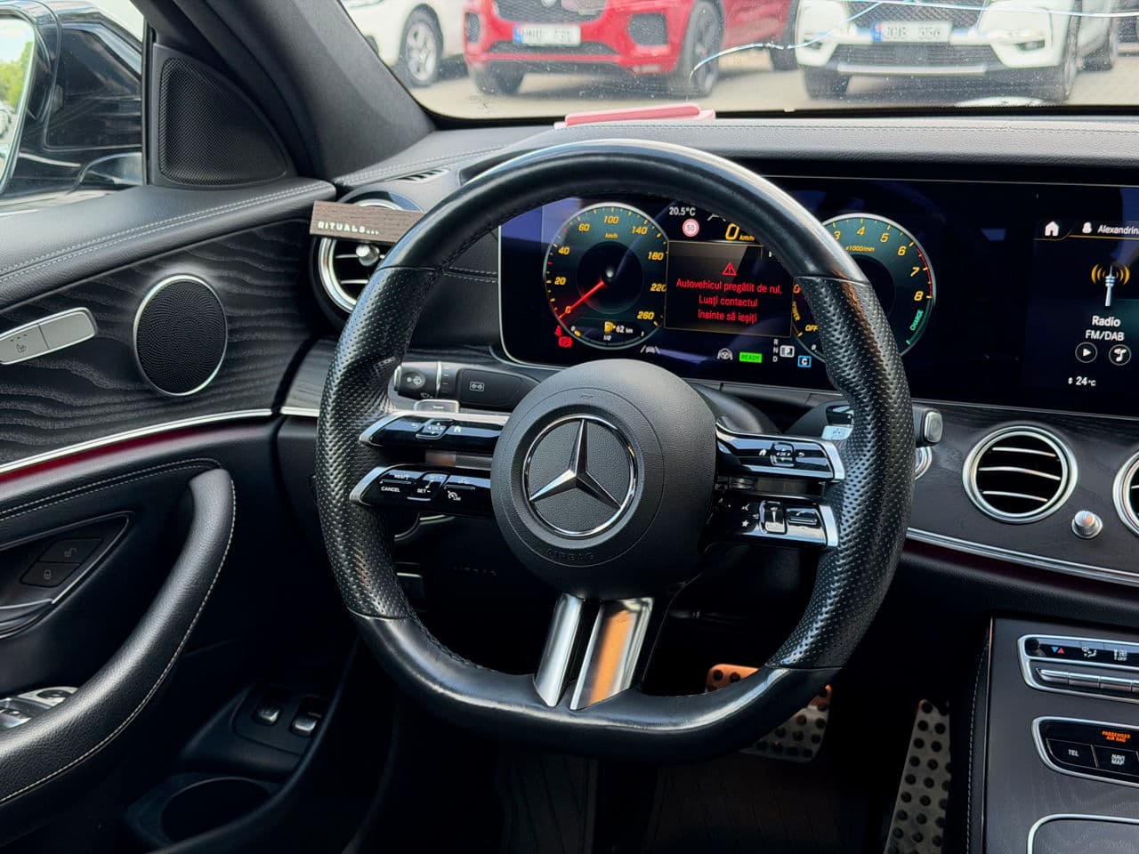 2022 Mercedes E 300e — Miniatură 12