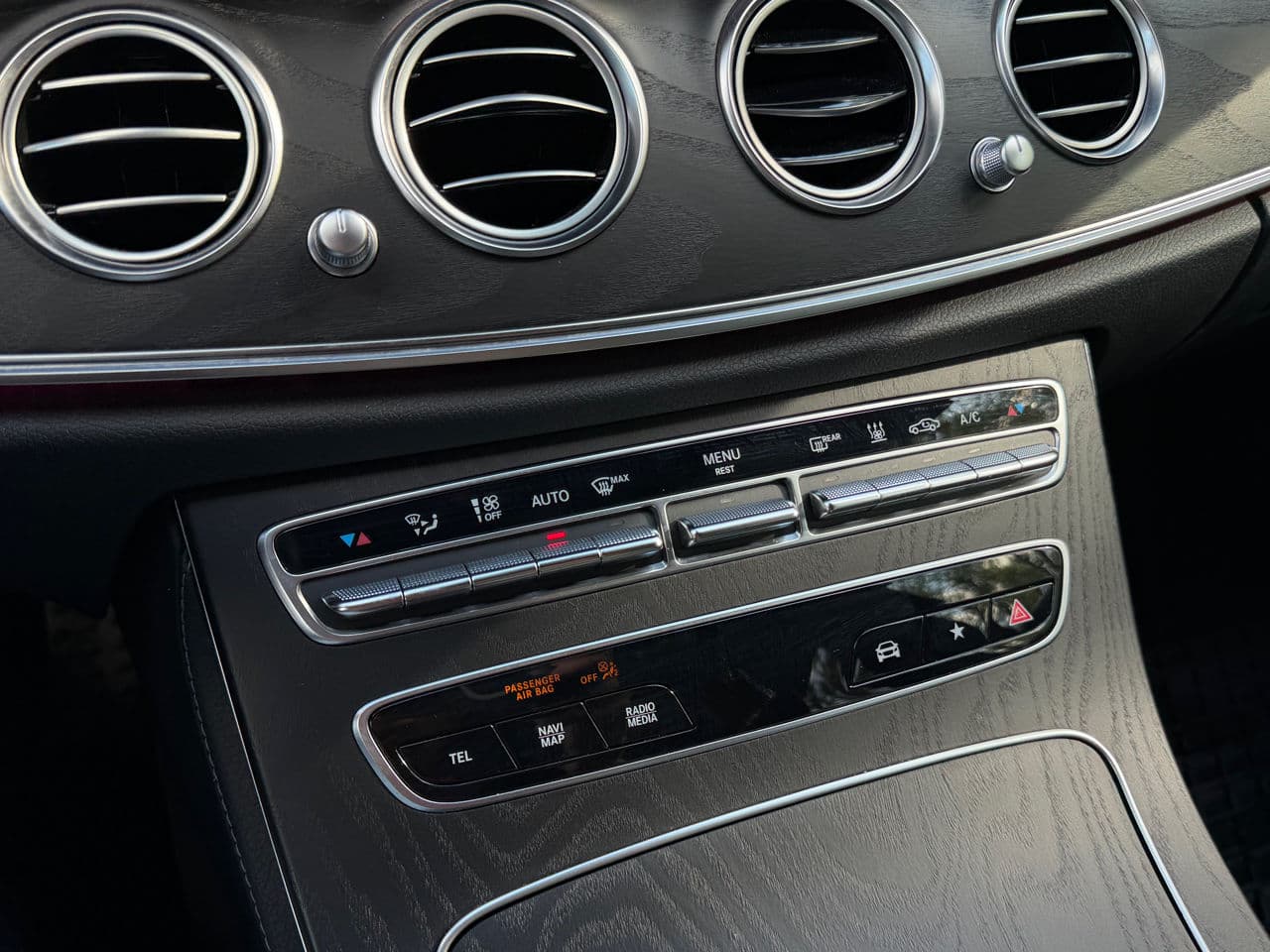 2022 Mercedes E 300e — Miniatură 15