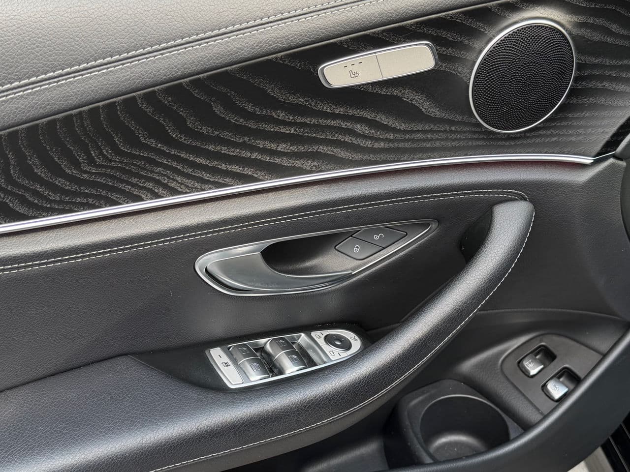 2022 Mercedes E 300e — Miniatură 8