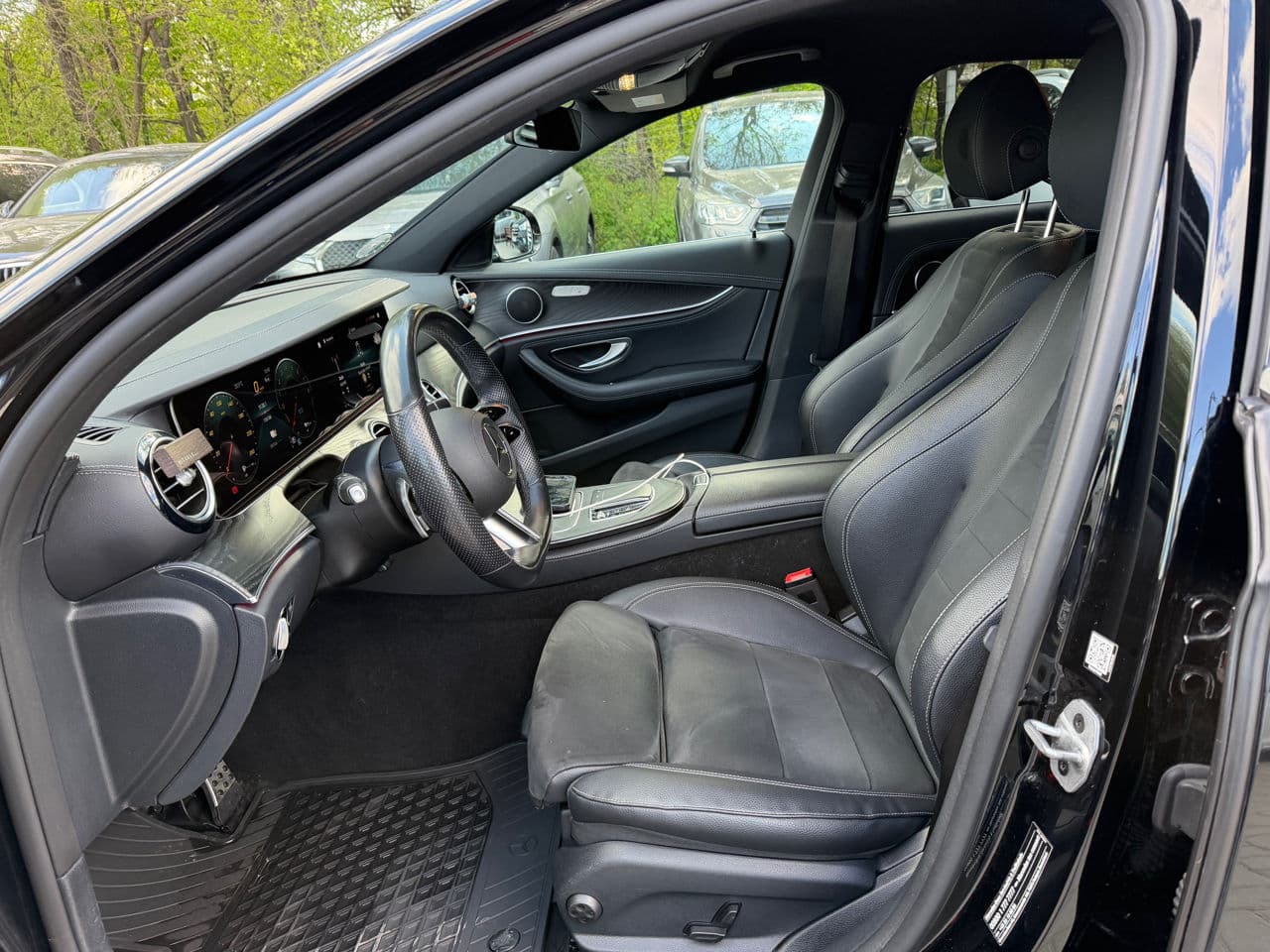 2022 Mercedes E 300e — Miniatură 7