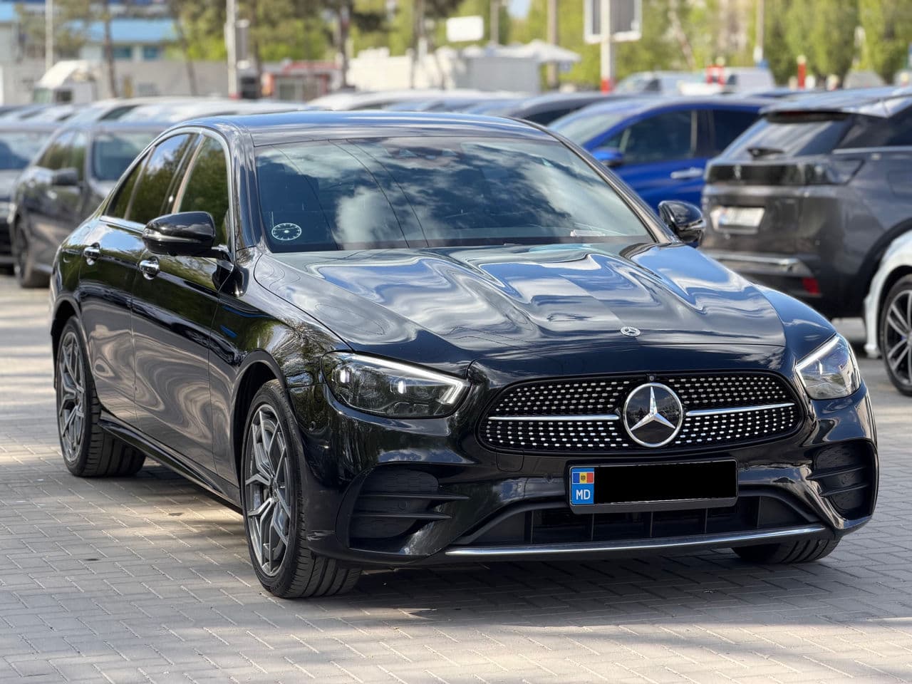 2022 Mercedes E 300e — Miniatură 3