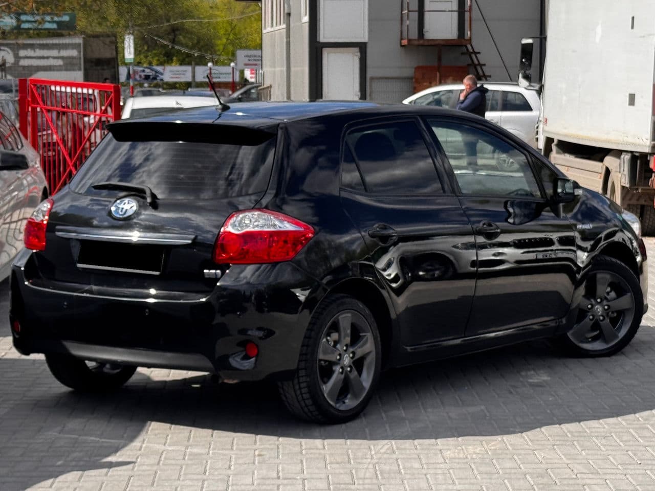 2011 Toyota Auris — Miniatură 3