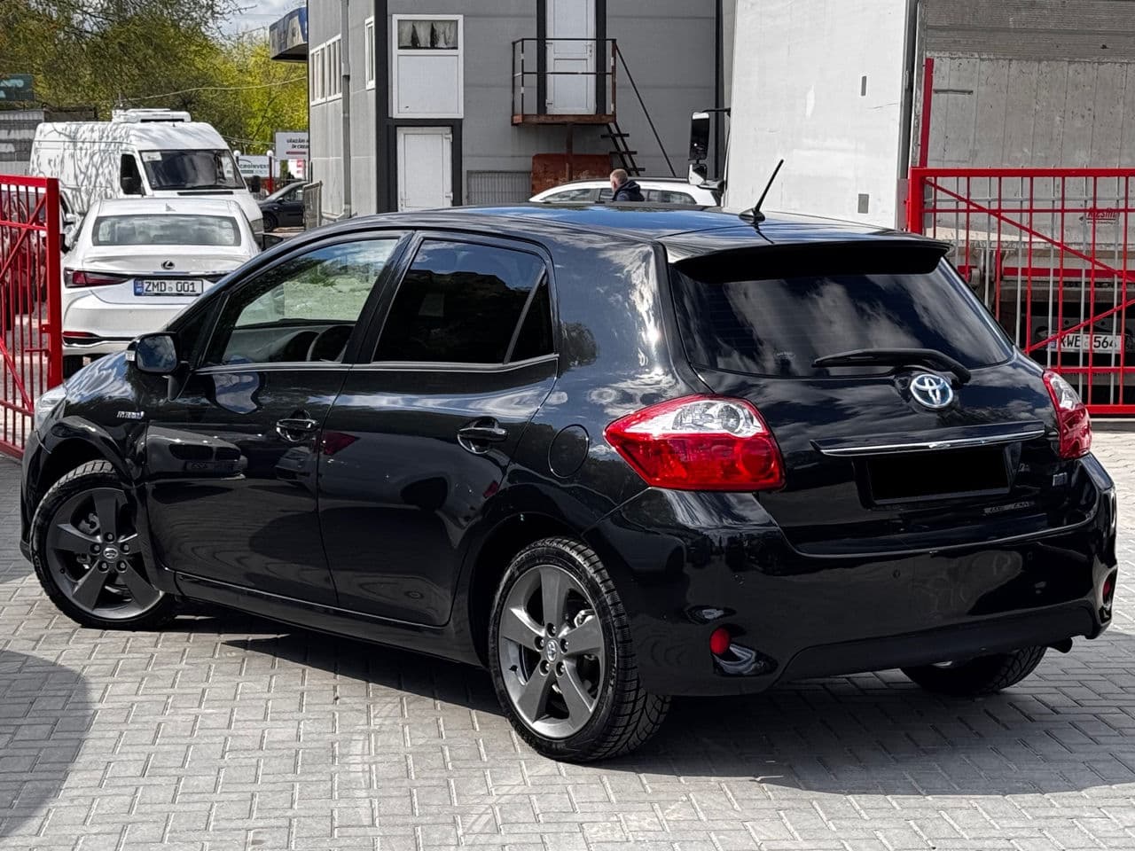 2011 Toyota Auris — Miniatură 2
