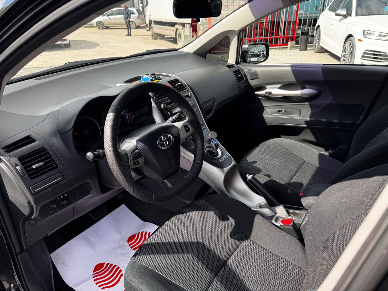 2011 Toyota Auris — Miniatură 5