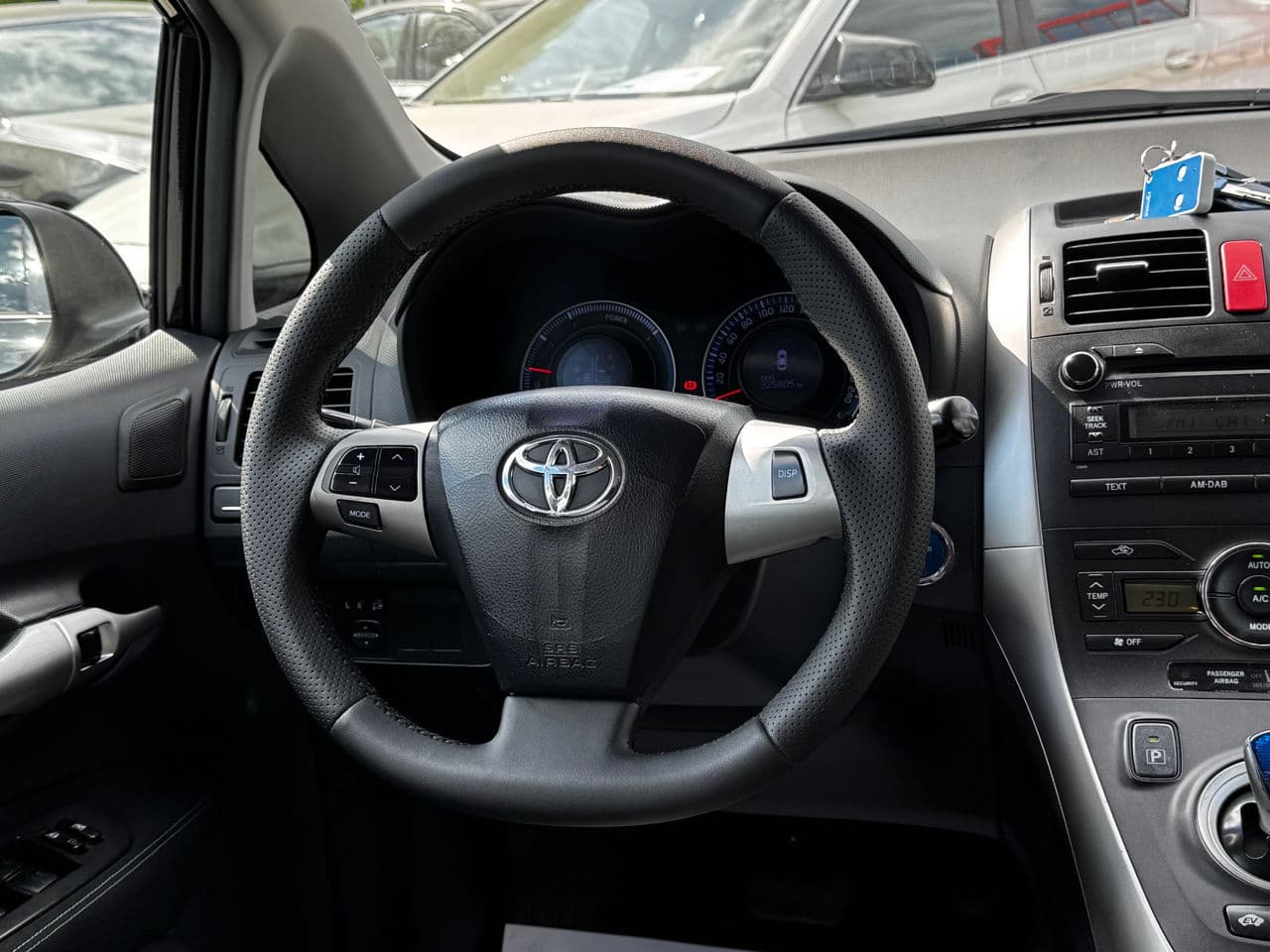 2011 Toyota Auris — Miniatură 8