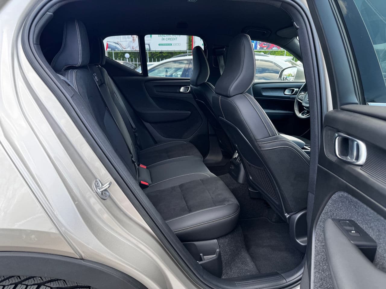 Volvo XC 40 2022 — Миниатюра 13