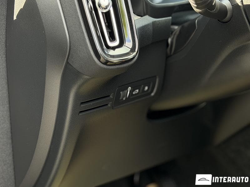 Volvo XC 40 2021 — Миниатюра 11