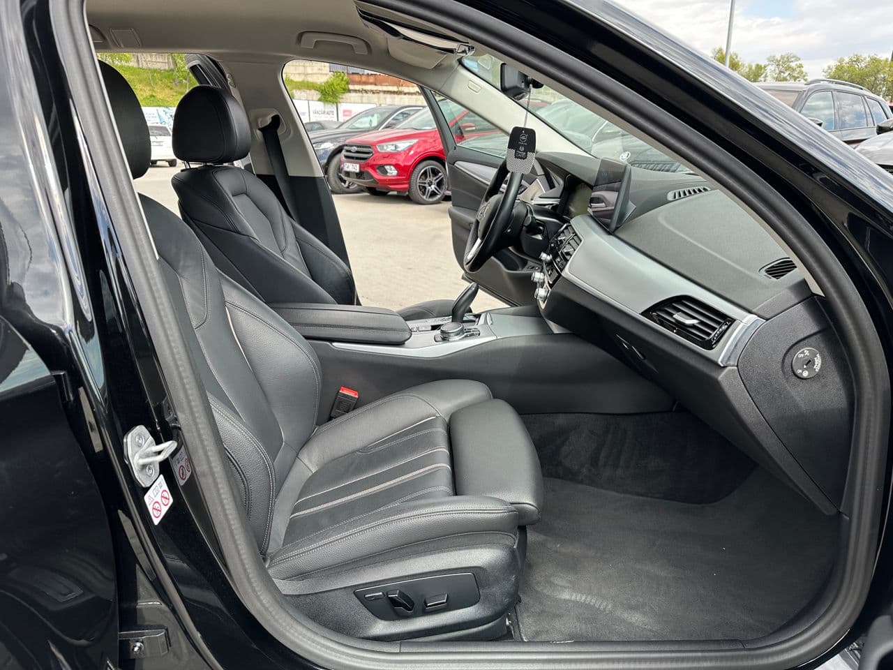 2022 BMW 530e — Miniatură 14