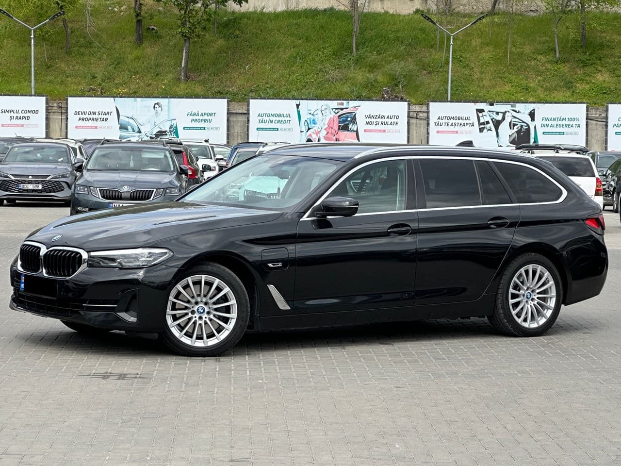 2022 BMW 530e — Miniatură 2