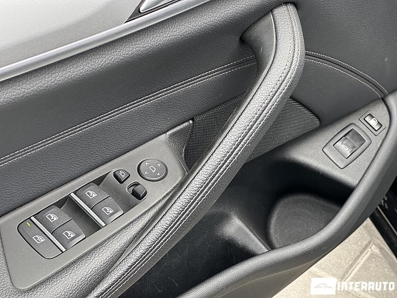 2022 BMW 530e — Miniatură 16