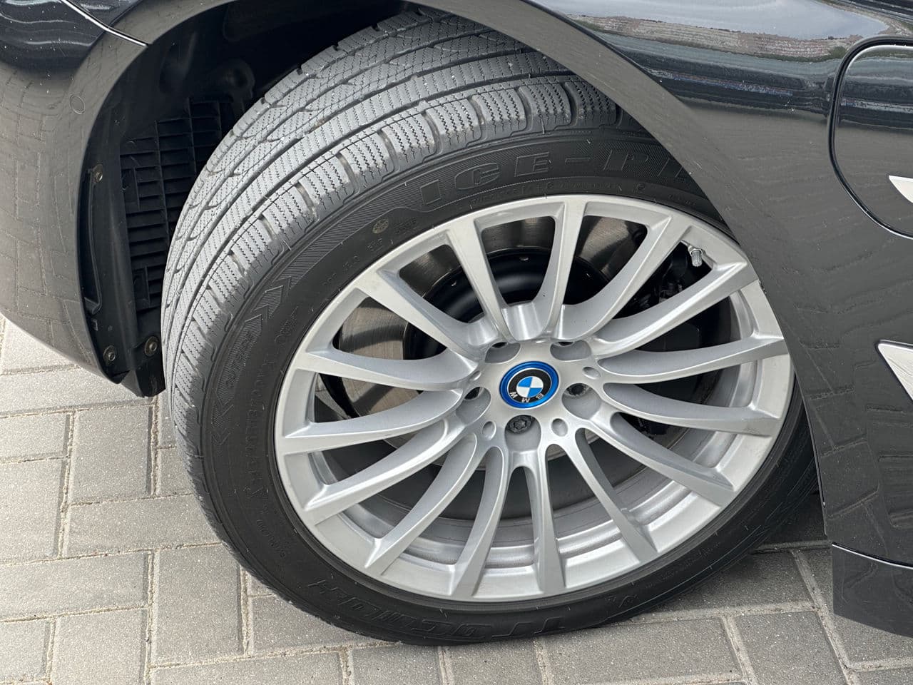 2022 BMW 530e — Miniatură 15