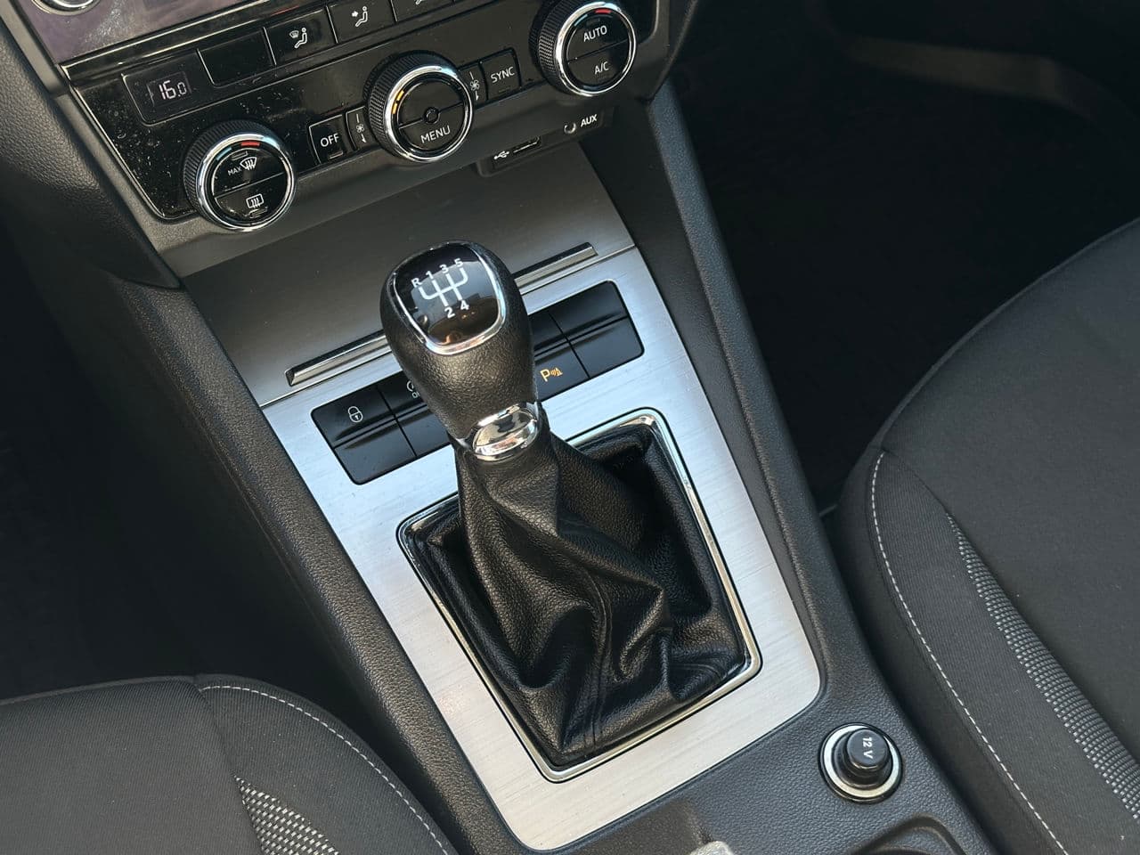2017 Skoda Octavia — Miniatură 11