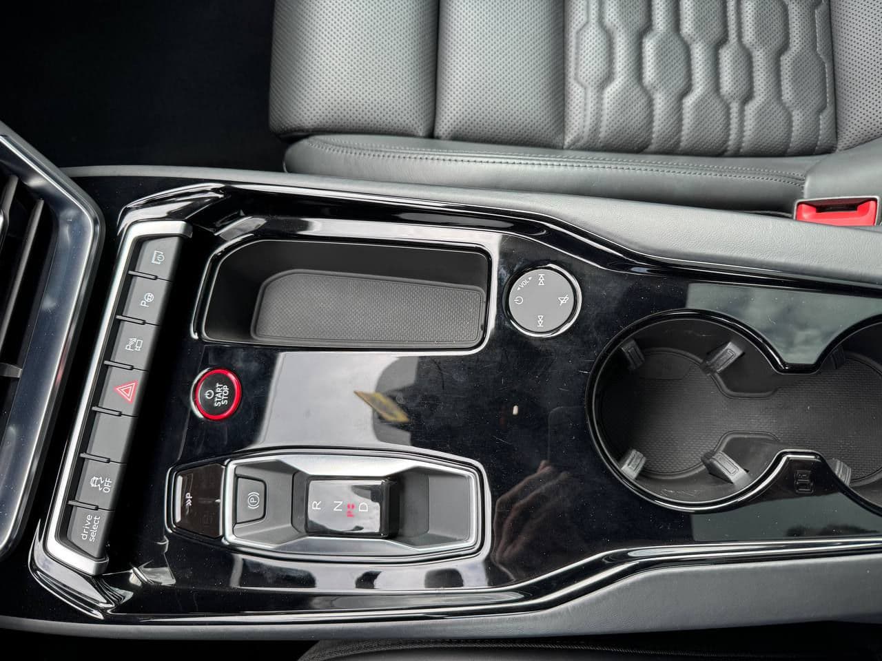 2021 Audi E-tron GT — Miniatură 21