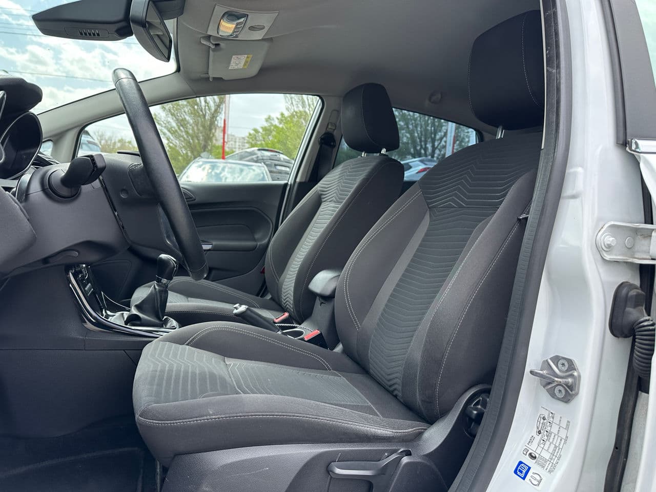2015 Ford Fiesta — Miniatură 5