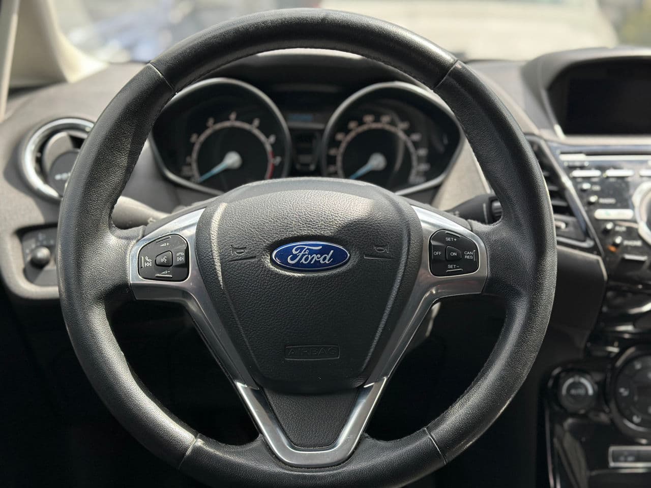 2015 Ford Fiesta — Miniatură 8
