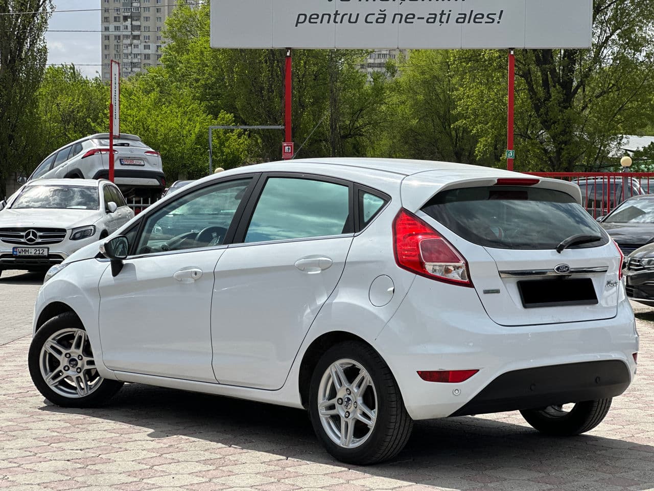 2015 Ford Fiesta — Miniatură 3