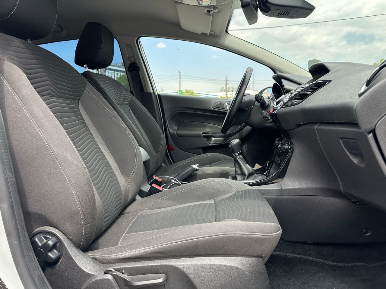 2015 Ford Fiesta — Miniatură 12