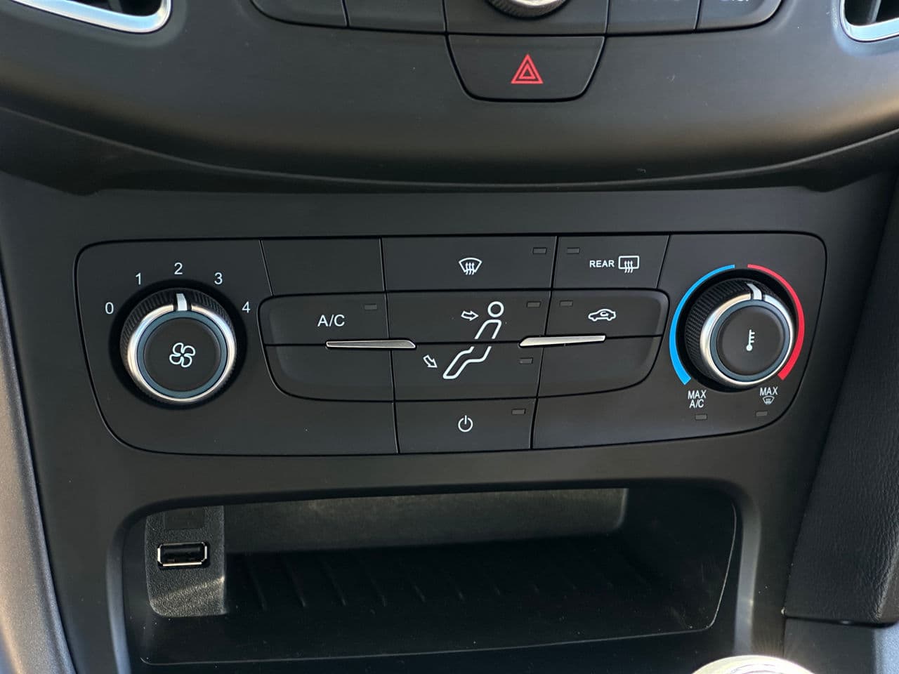 2015 Ford Focus — Miniatură 11