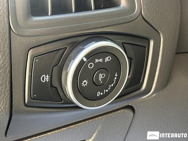2017 Ford Focus — Miniatură 15