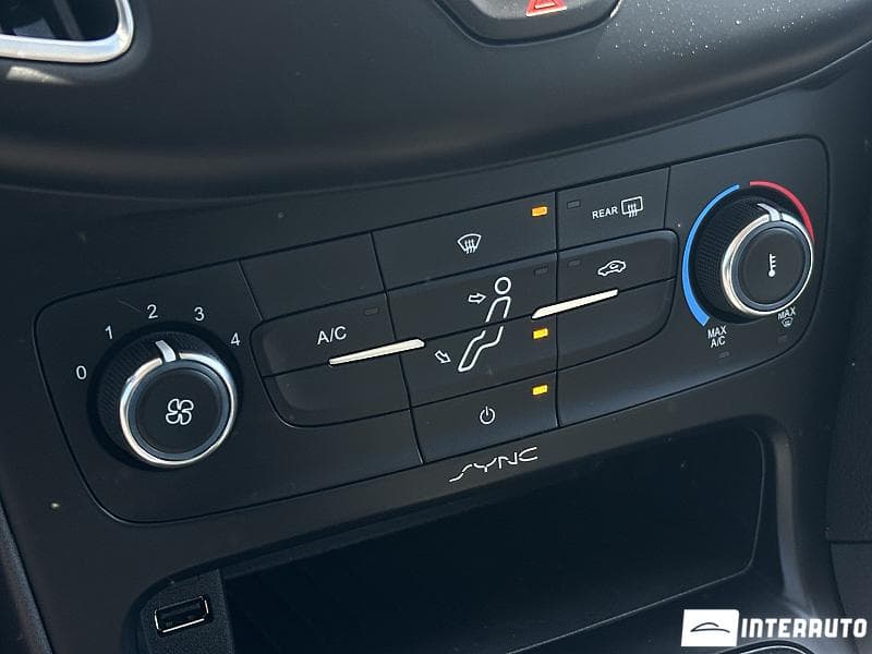 2017 Ford Focus — Miniatură 10