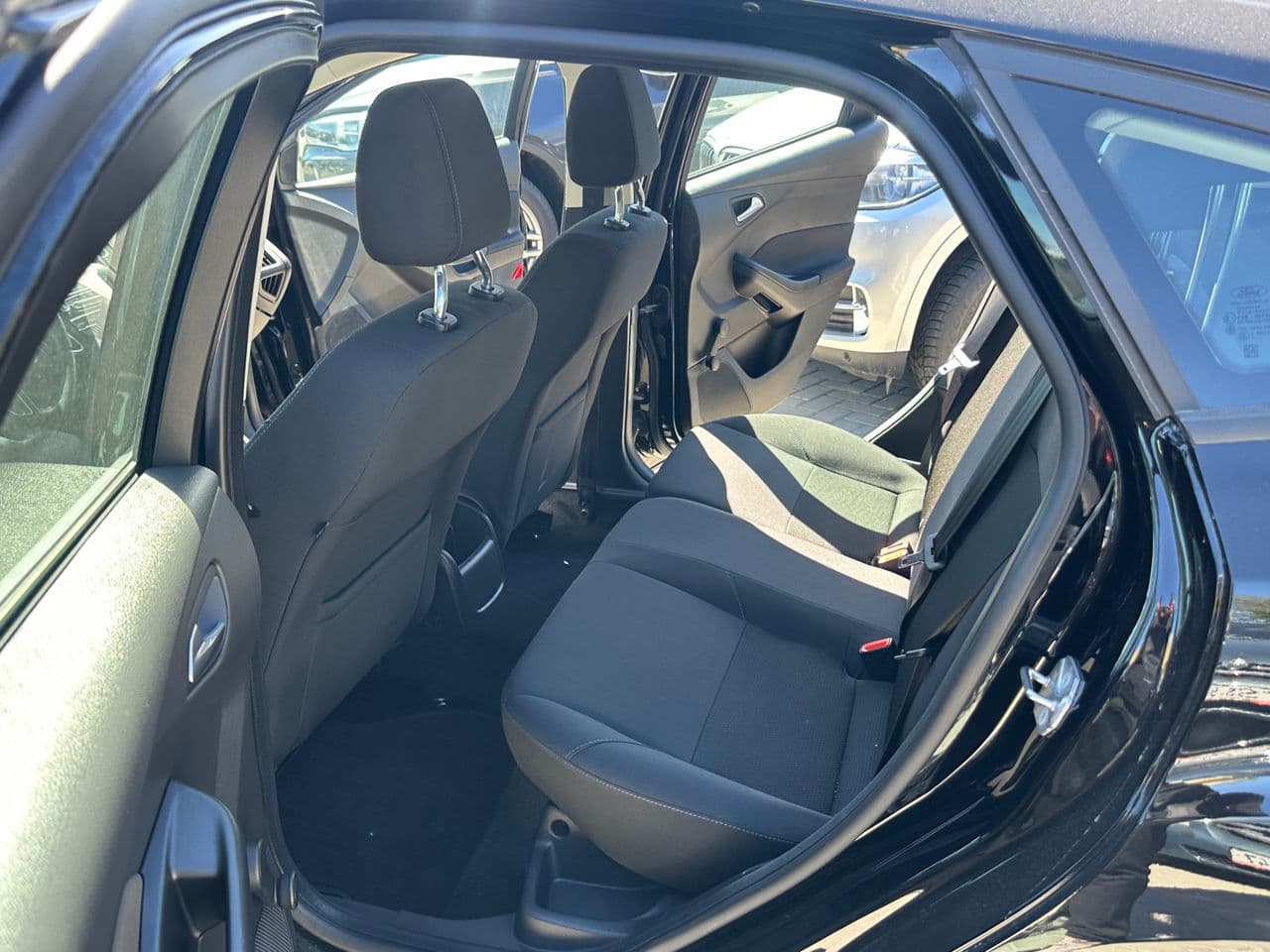 2017 Ford Focus — Miniatură 12