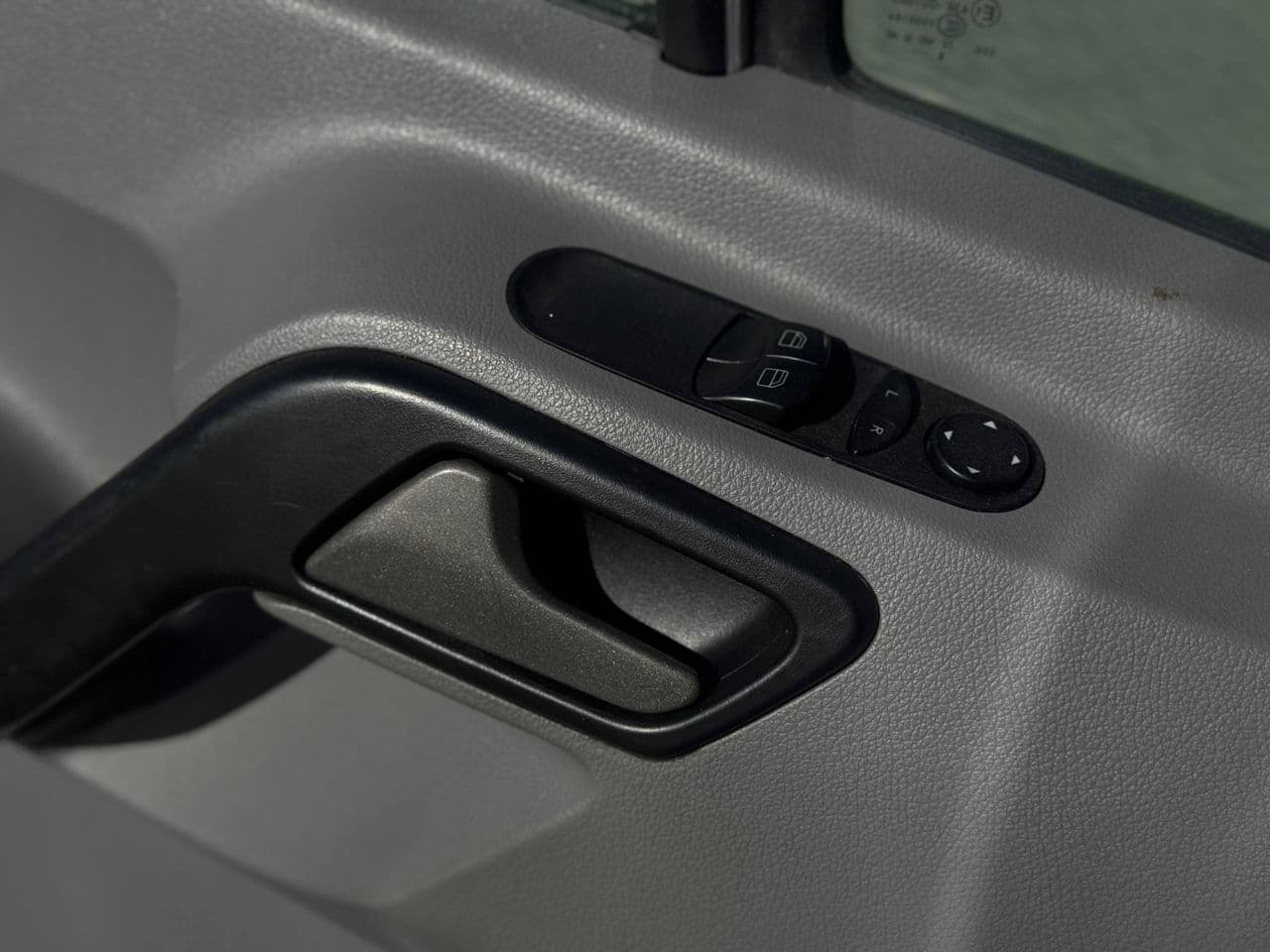 2016 Mercedes Sprinter — Miniatură 15