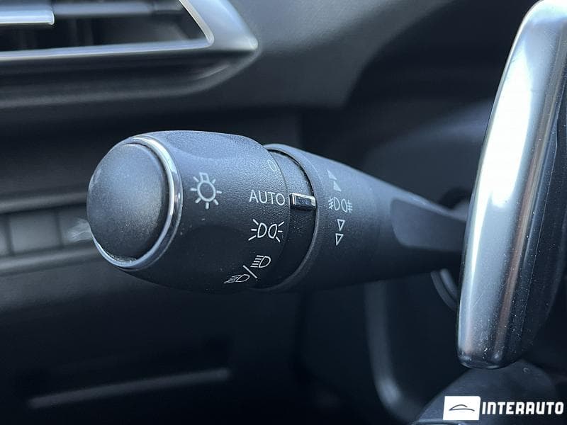 2020 Peugeot 5008 — Miniatură 13