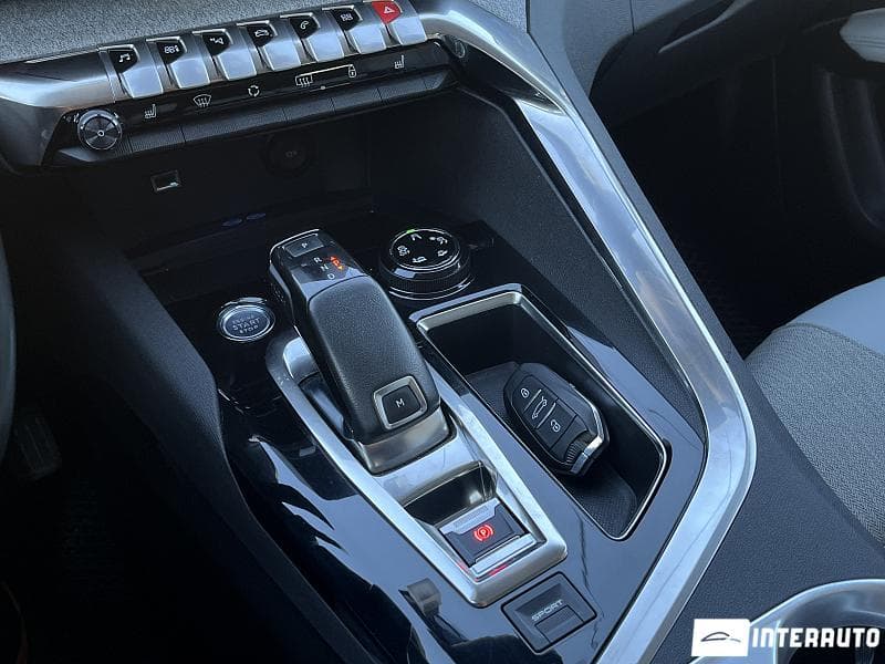 2020 Peugeot 5008 — Miniatură 17